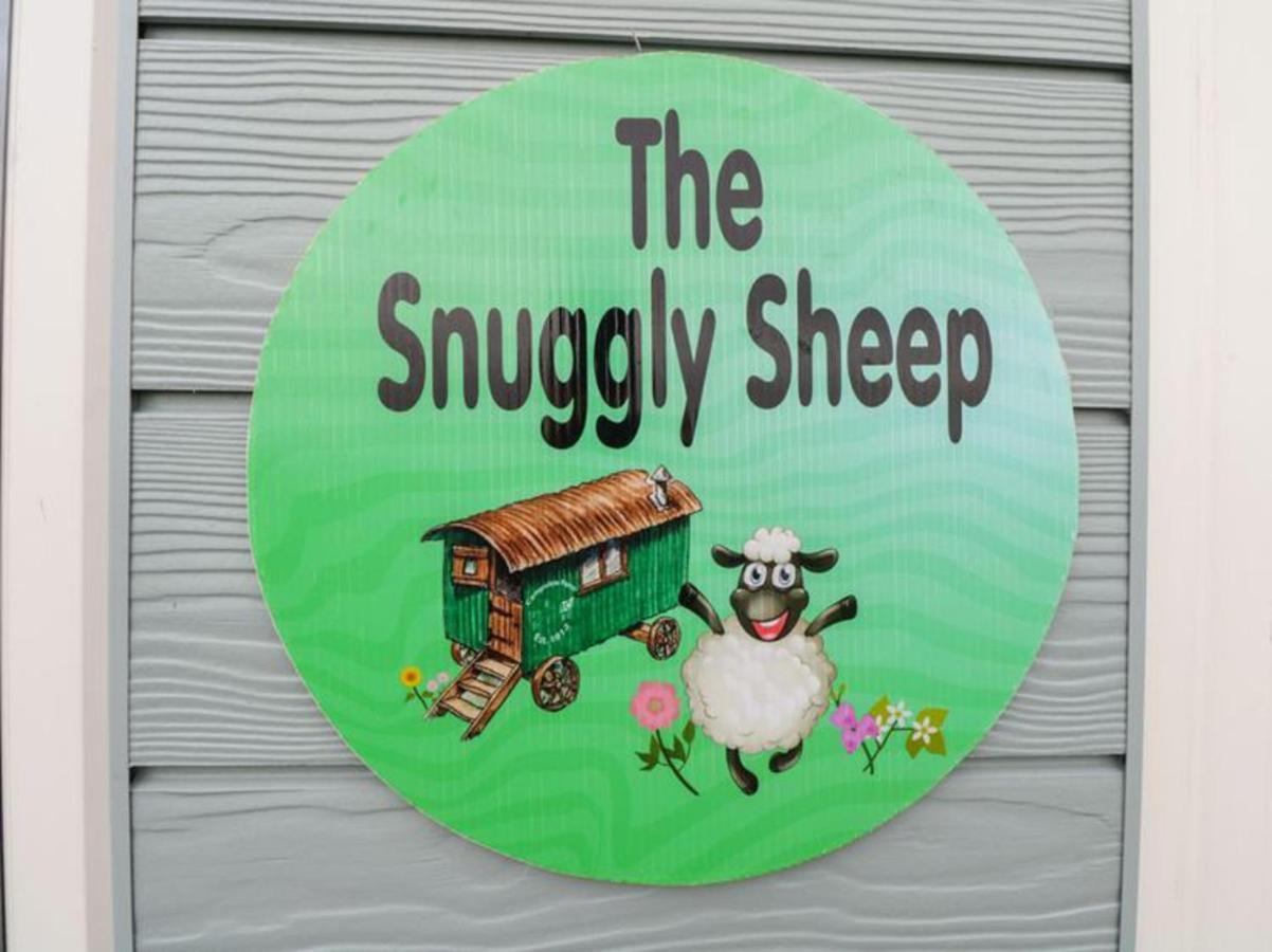 The Snuggly Sheep Shepherd Hut Farm Stay Баллішаннон Екстер'єр фото